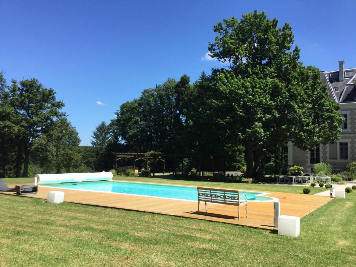 Château Des Essards Avec Piscine Et Jacuzzi Couette-café
