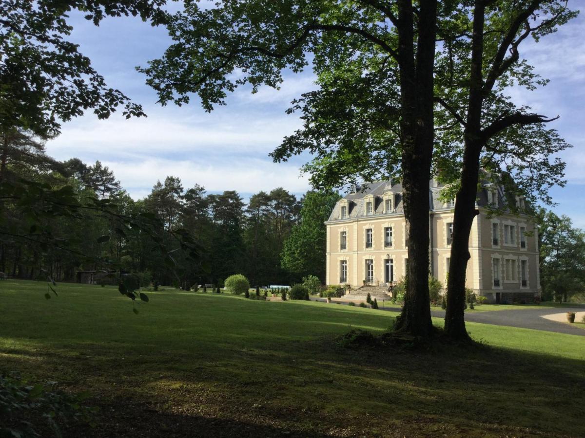 Couette-café Château Des Essards Avec Piscine Et Jacuzzi 3*